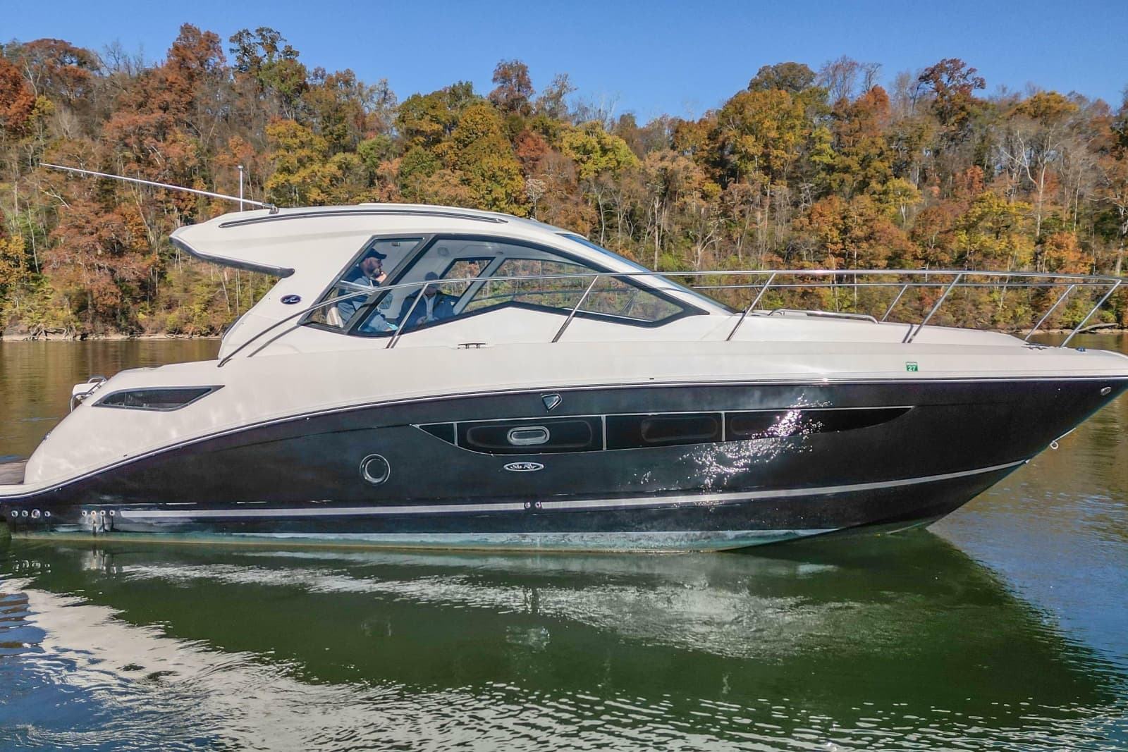 2018 Sea Ray Sundancer 350 Coupe - Photo 2