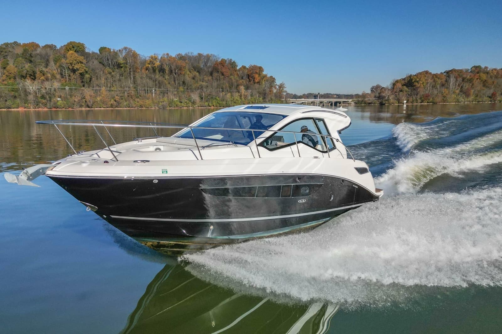 2018 Sea Ray Sundancer 350 Coupe - Photo 13