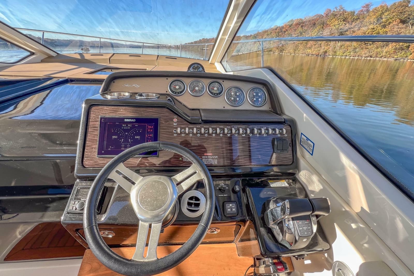 2018 Sea Ray Sundancer 350 Coupe - Photo 22