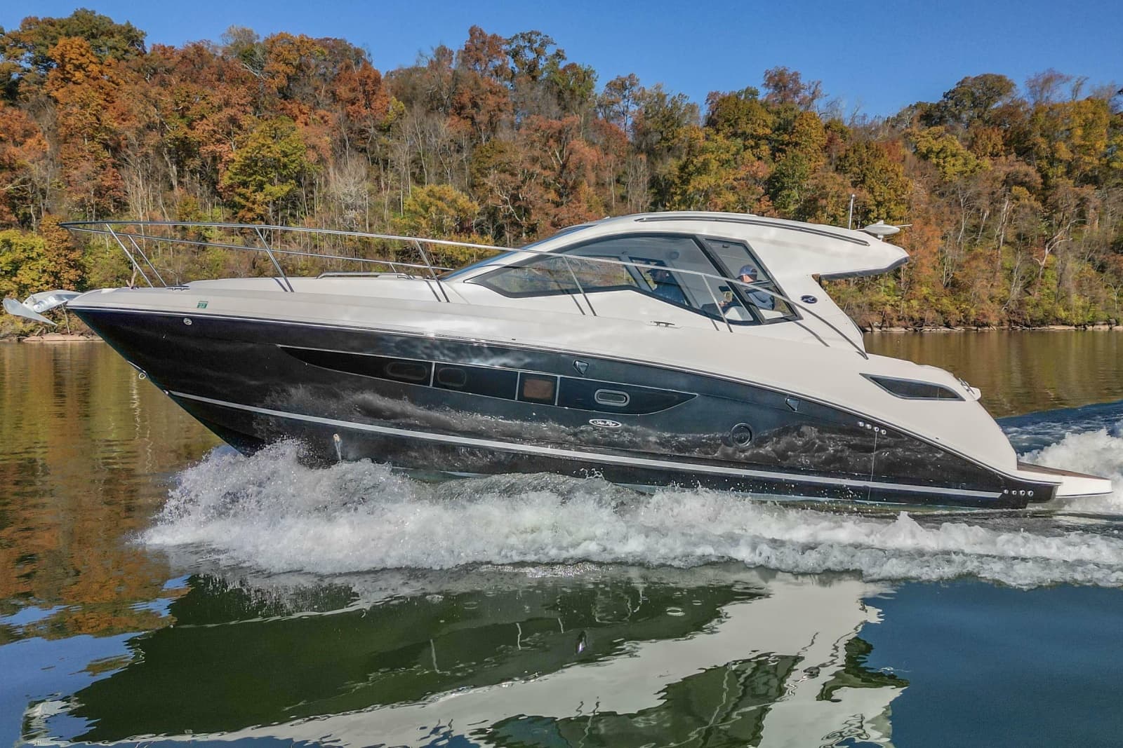 2018 Sea Ray Sundancer 350 Coupe - Photo 6