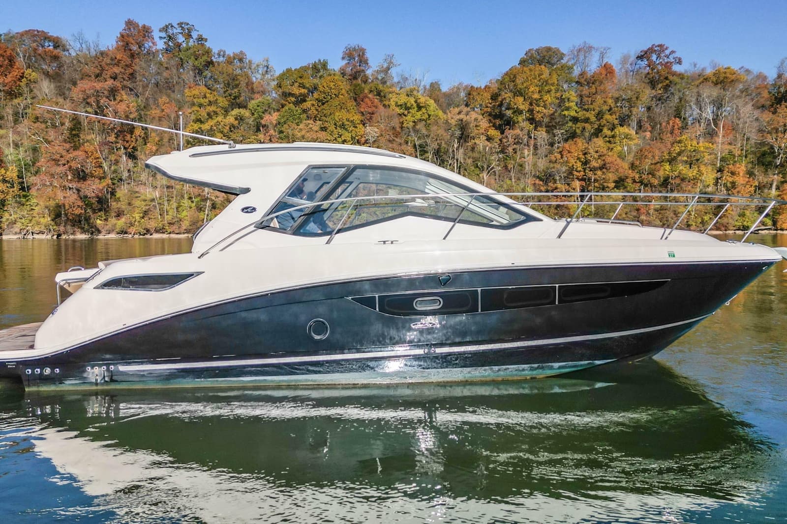 2018 Sea Ray Sundancer 350 Coupe - Photo 5
