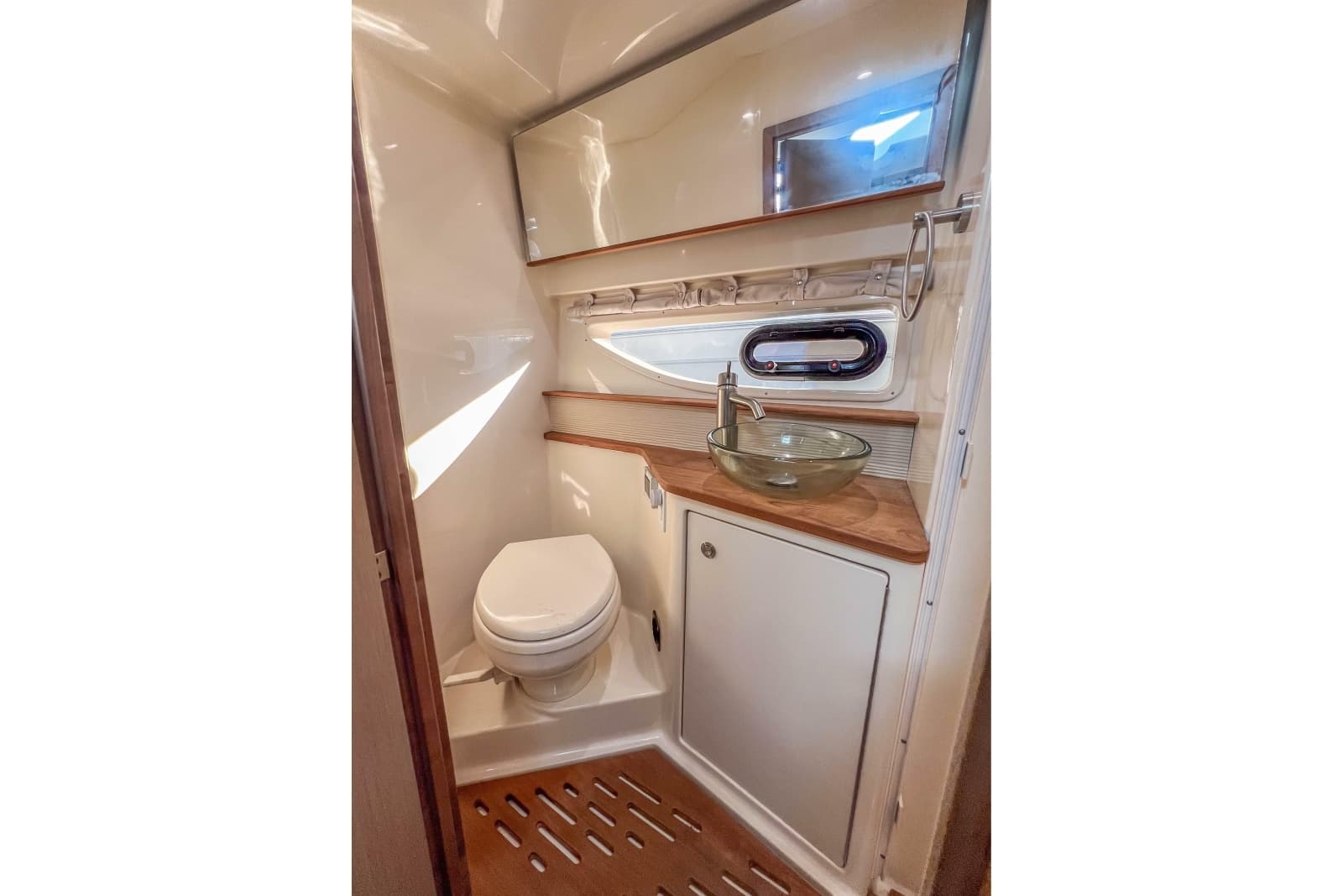 2018 Sea Ray Sundancer 350 Coupe - Photo 31