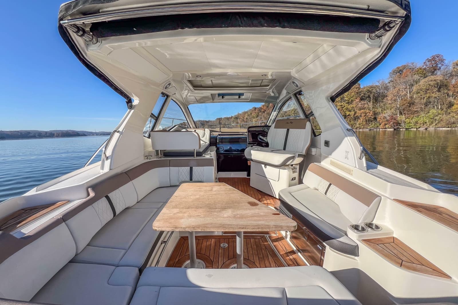 2018 Sea Ray Sundancer 350 Coupe - Photo 21