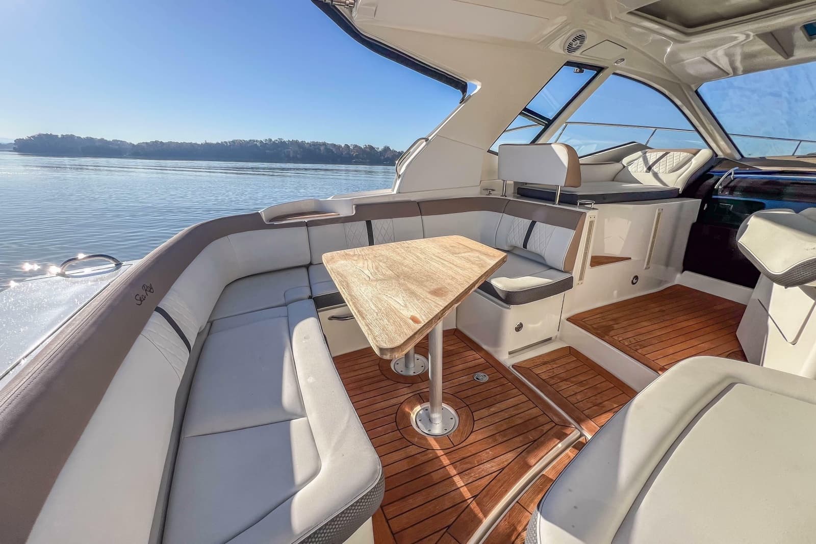 2018 Sea Ray Sundancer 350 Coupe - Photo 18