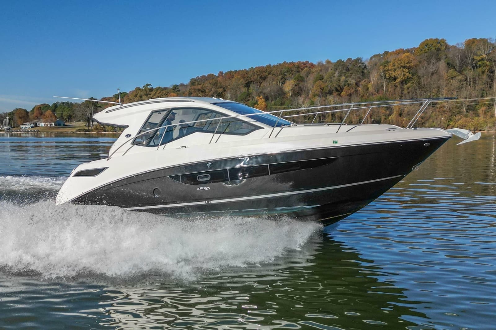 2018 Sea Ray Sundancer 350 Coupe - Photo 4