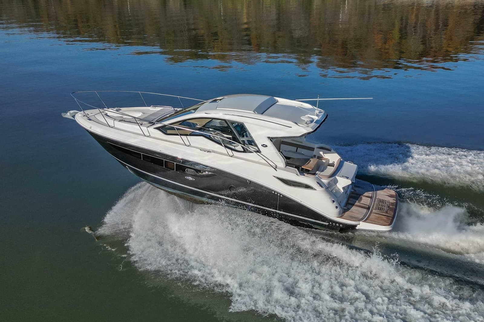 2018 Sea Ray Sundancer 350 Coupe - Photo 11