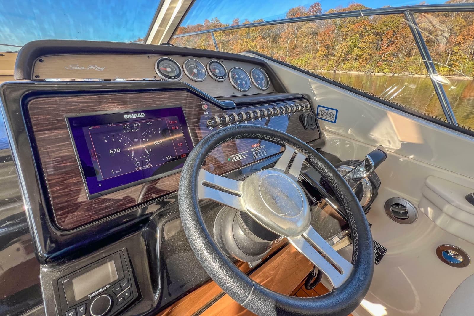 2018 Sea Ray Sundancer 350 Coupe - Photo 16