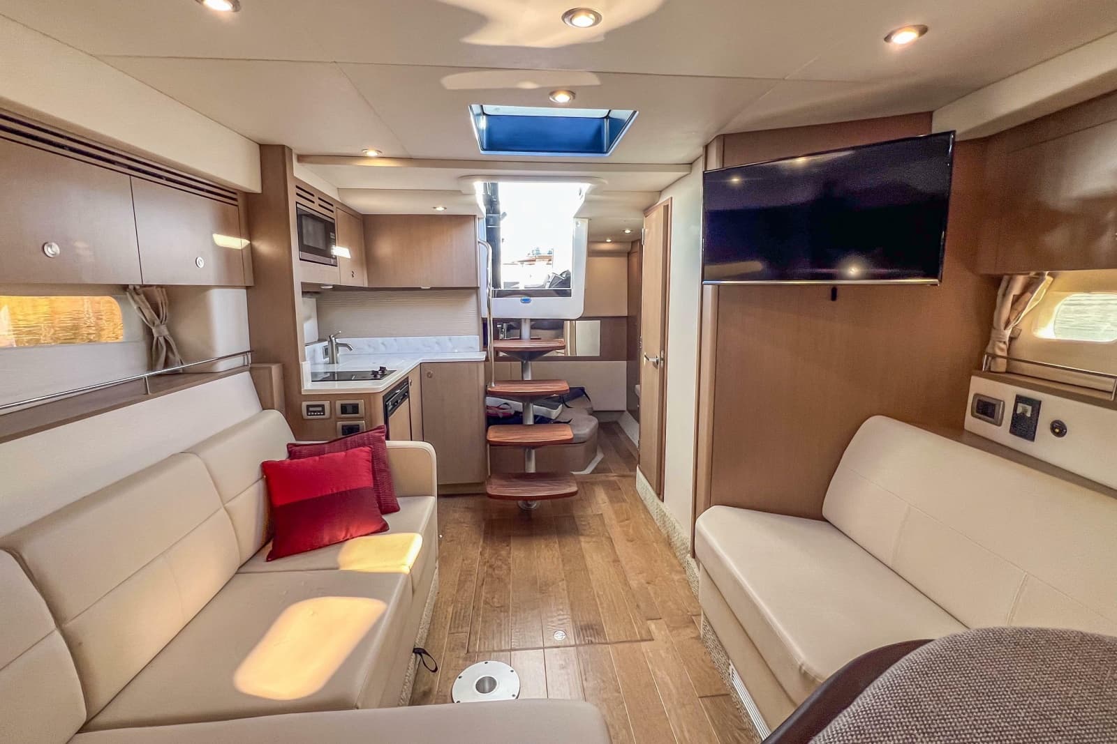 2018 Sea Ray Sundancer 350 Coupe - Photo 36