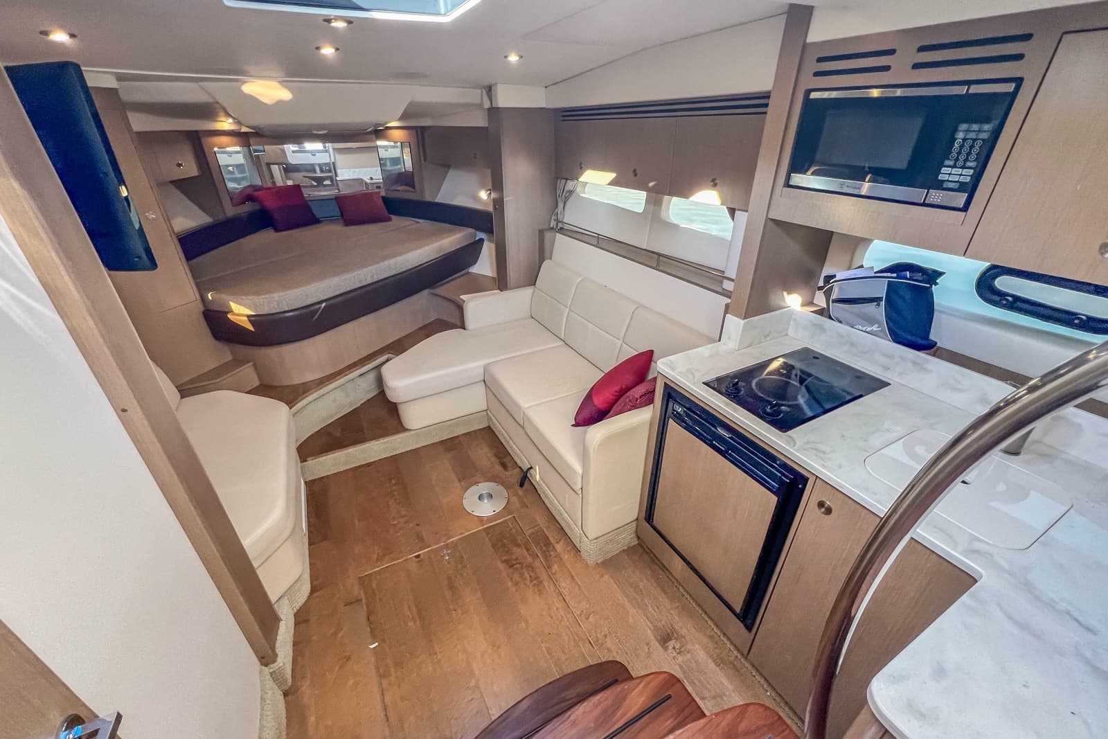 2018 Sea Ray Sundancer 350 Coupe - Photo 28