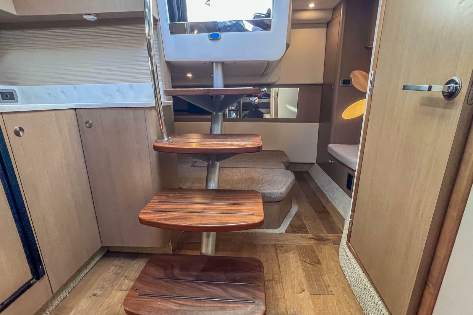 2018 Sea Ray Sundancer 350 Coupe - Photo 32
