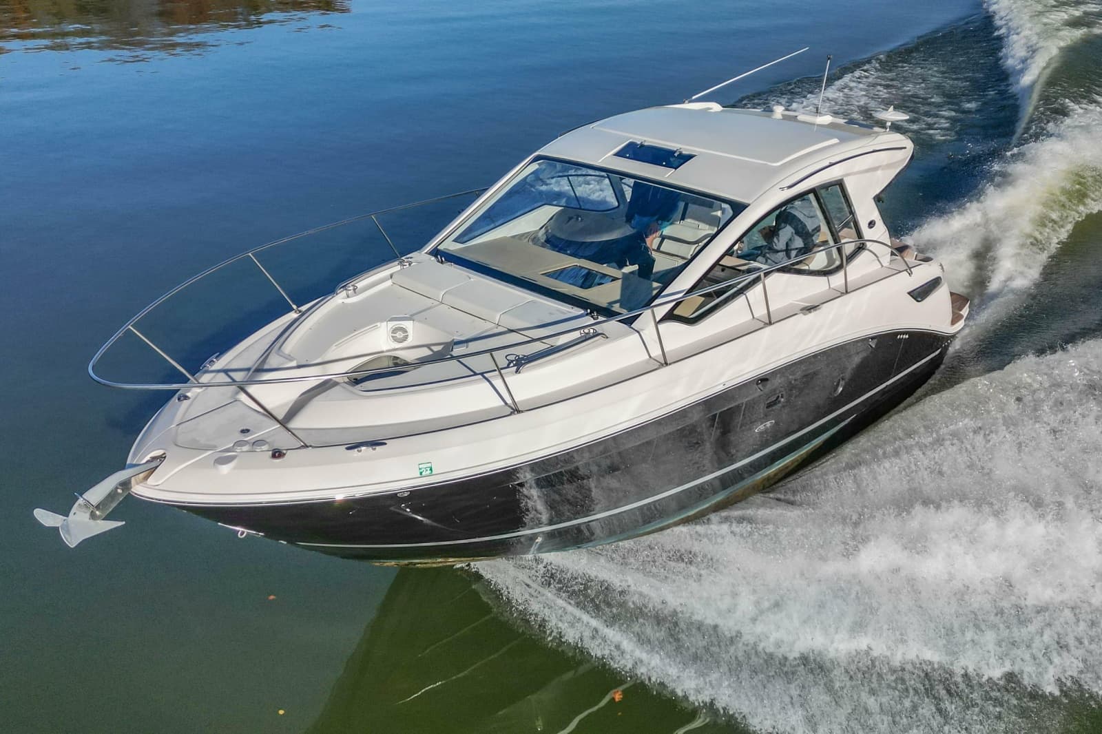 2018 Sea Ray Sundancer 350 Coupe - Photo 10