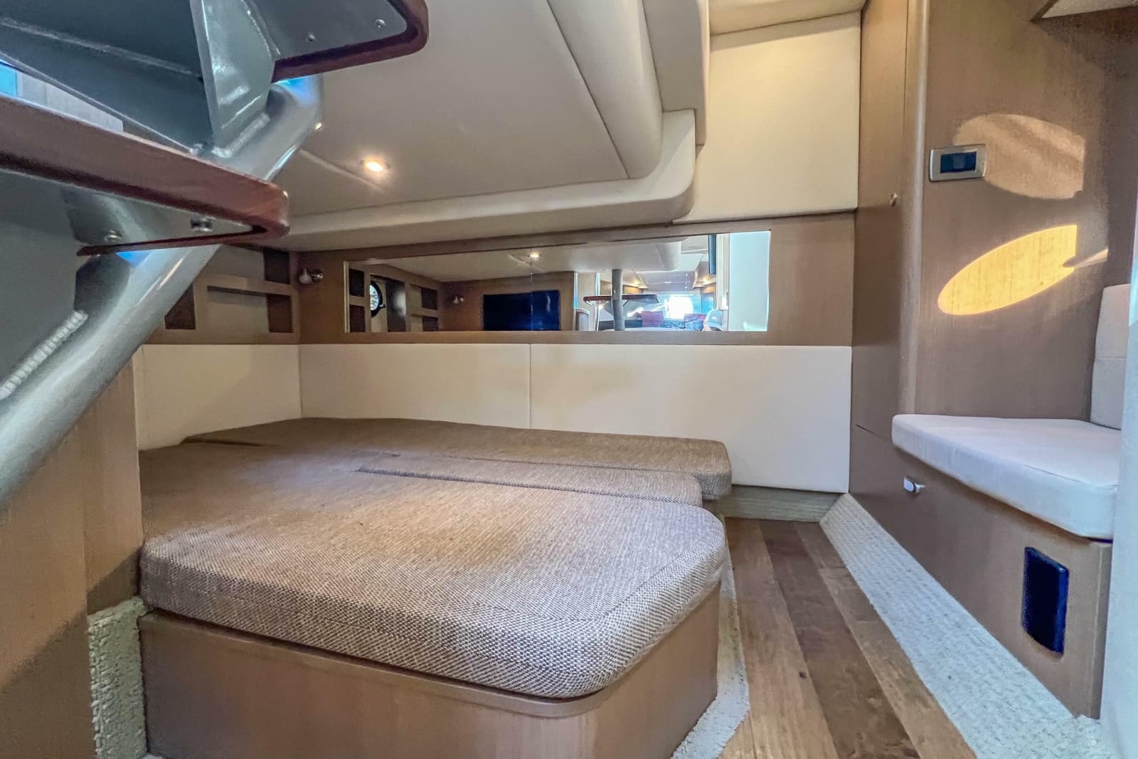 2018 Sea Ray Sundancer 350 Coupe - Photo 33