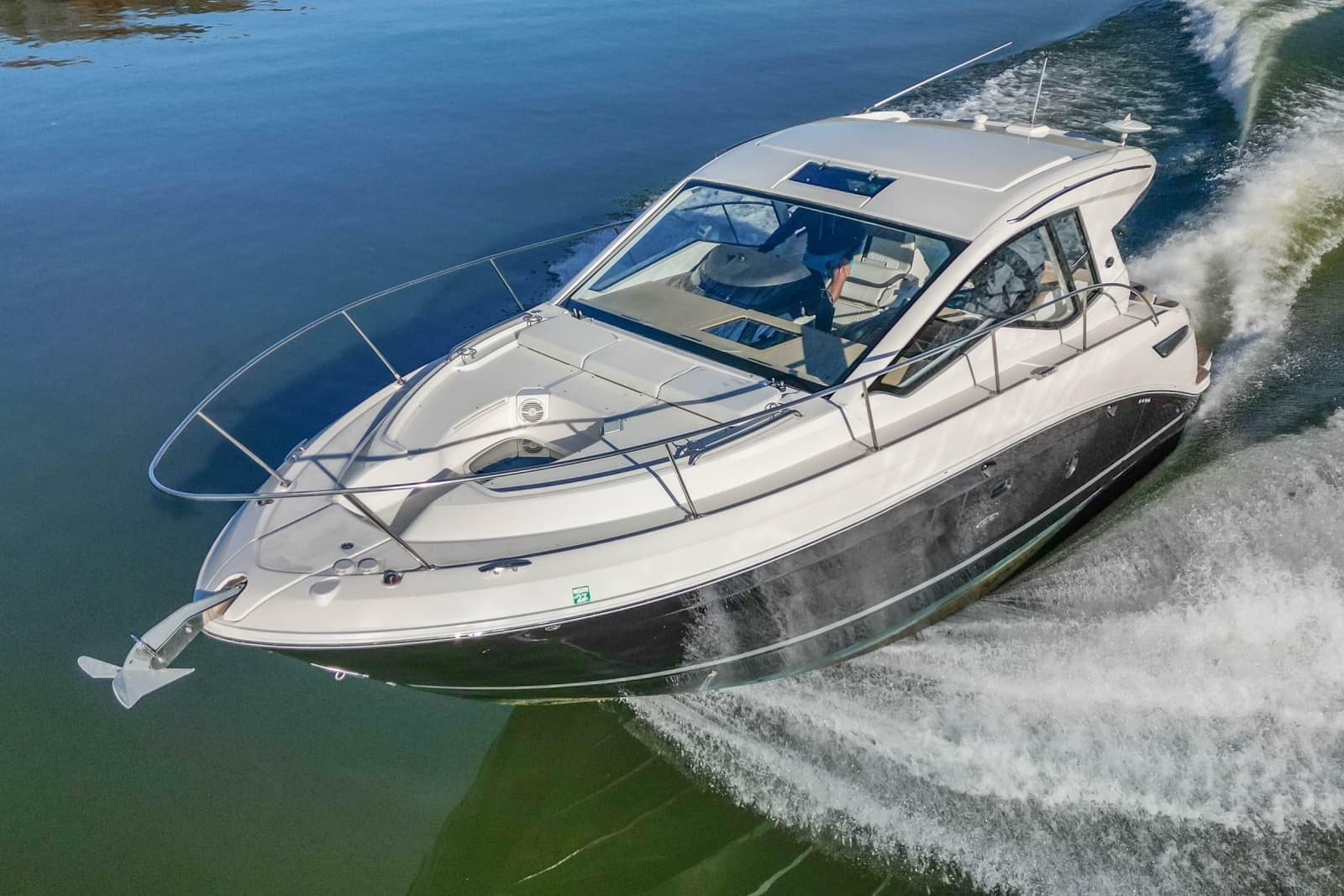 2018 Sea Ray Sundancer 350 Coupe - Photo 9