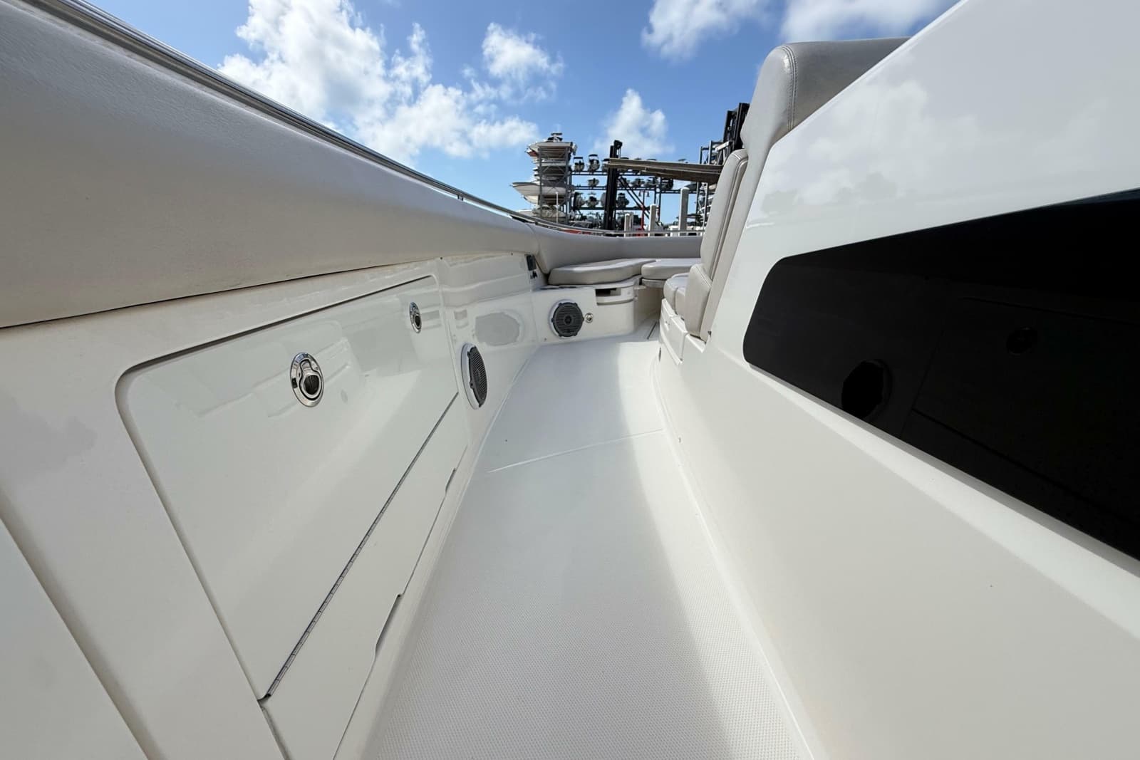 2017 Boston Whaler 420 Outrage - Photo 40