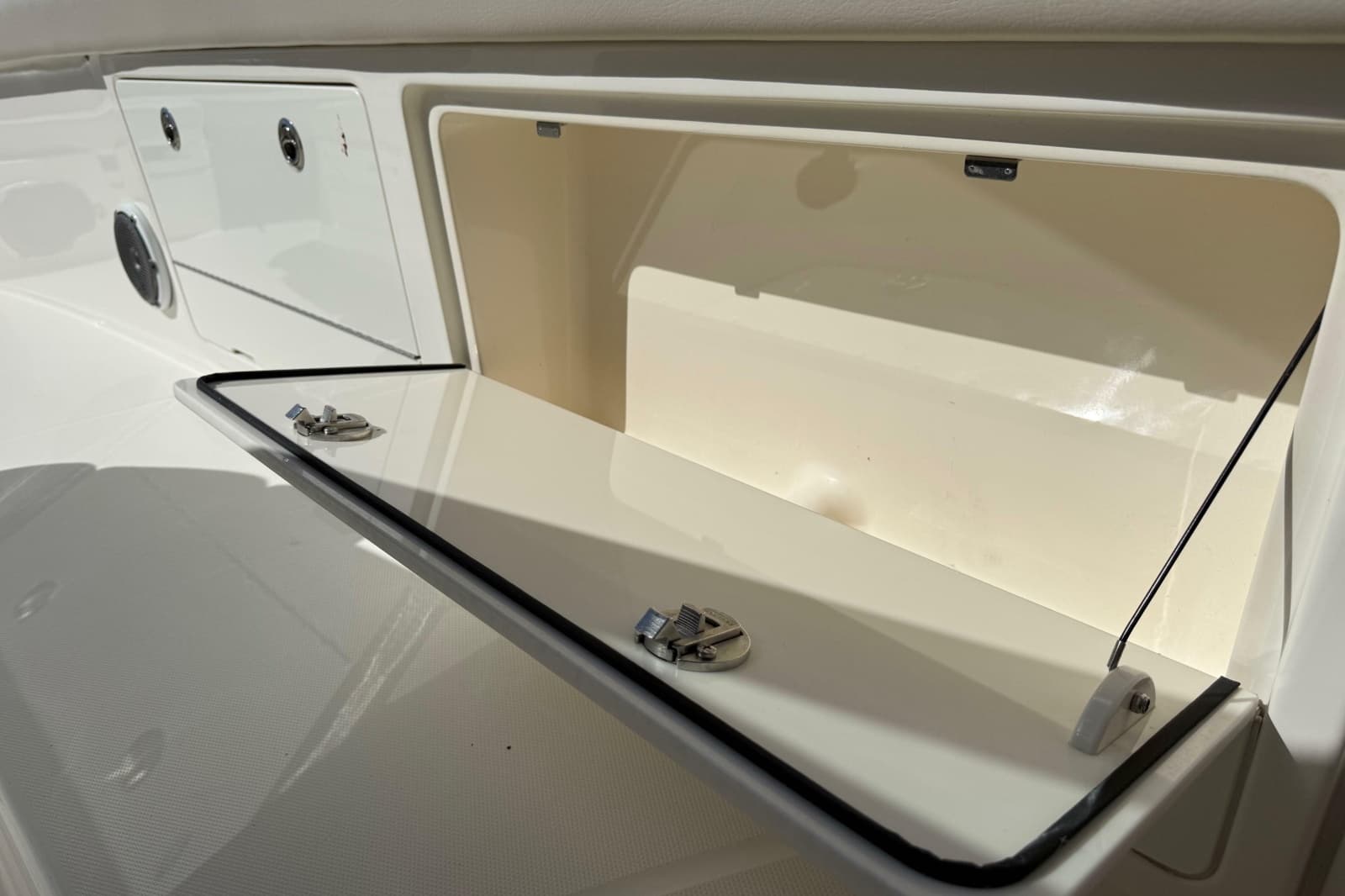 2017 Boston Whaler 420 Outrage - Photo 34