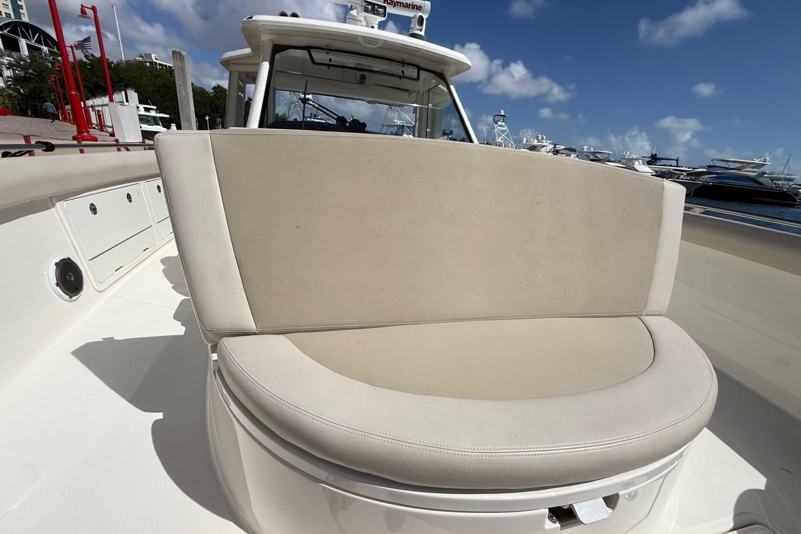 2017 Boston Whaler 420 Outrage - Photo 32