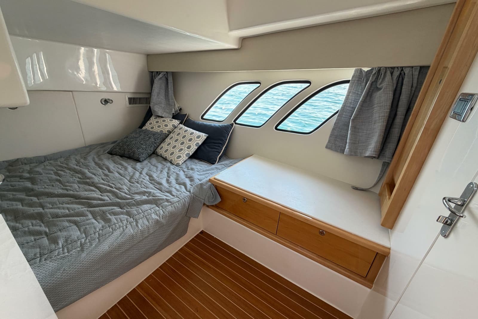 2017 Intrepid 475 Sport Yacht - Photo 16