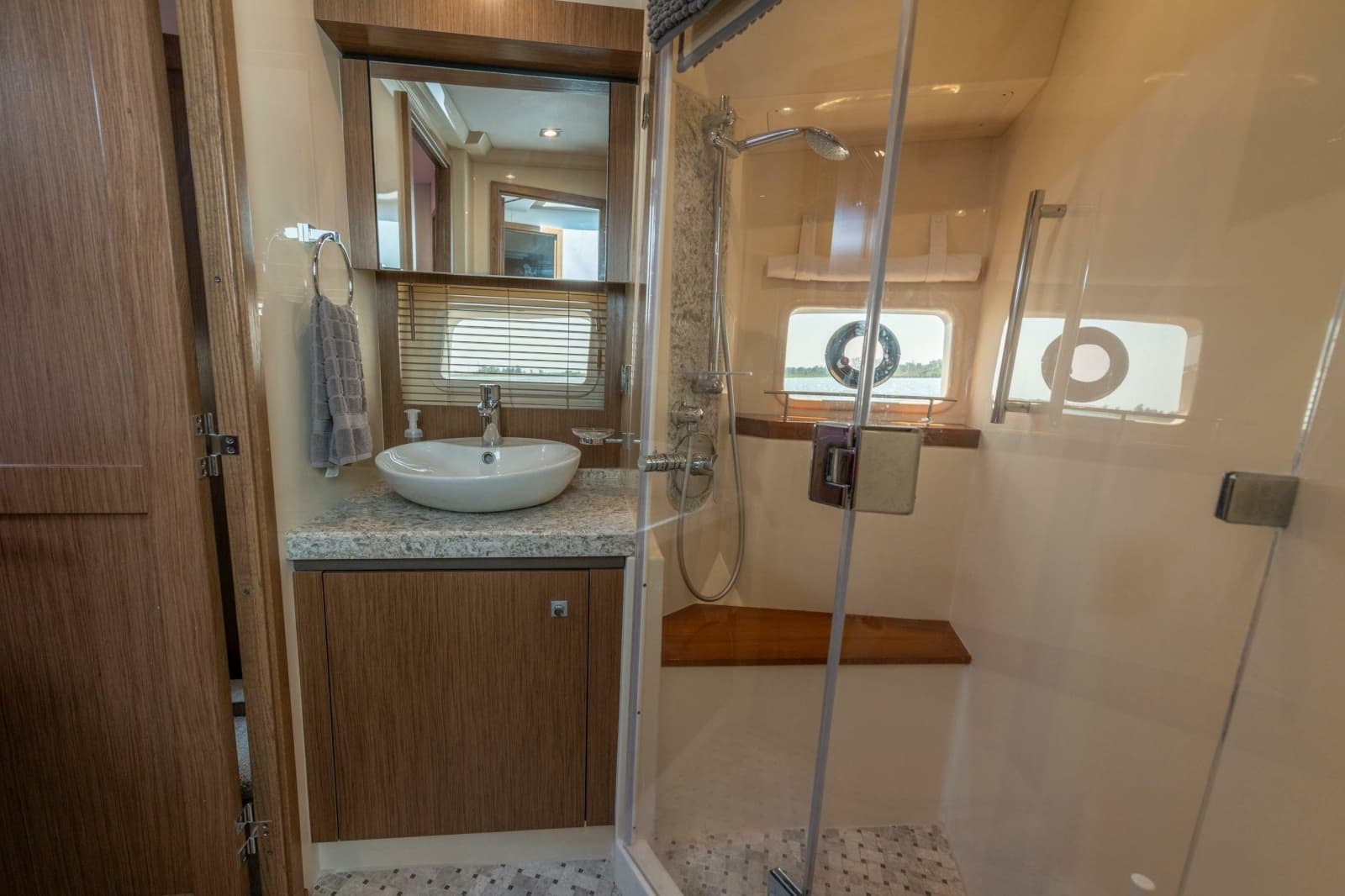 2017 Sea Ray 510 Fly - Photo 58