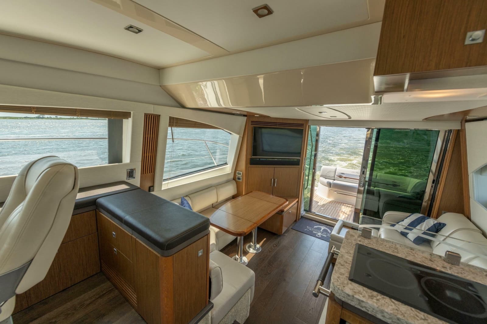 2017 Sea Ray 510 Fly - Photo 47