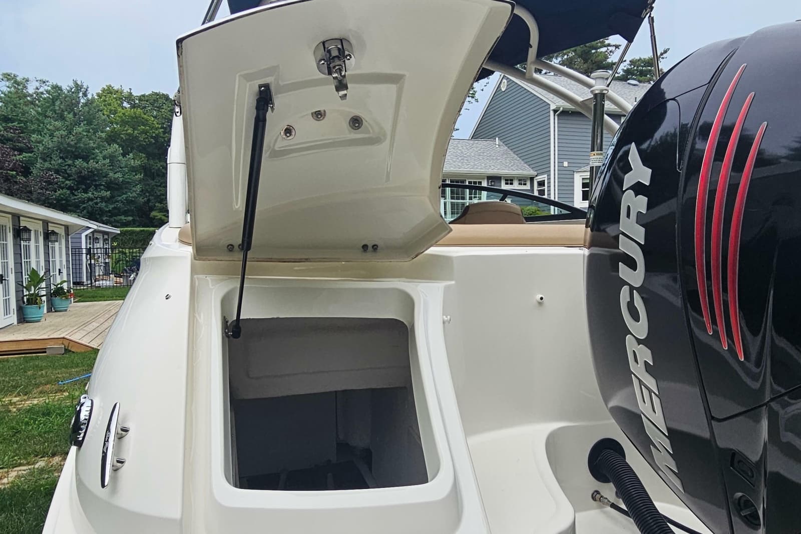 2017 Sea Ray SDX 240 Outboard - Photo 23