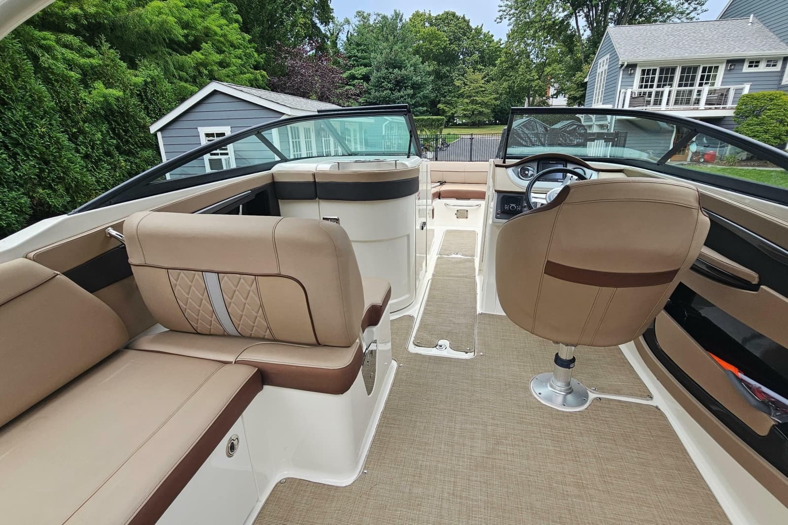 2017 Sea Ray SDX 240 Outboard - Photo 28