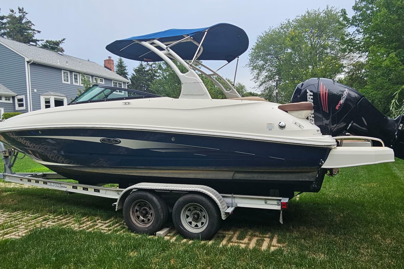 2017 Sea Ray SDX 240 Outboard - Photo 19