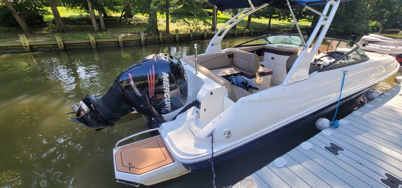 2017 Sea Ray SDX 240 Outboard - Photo 17