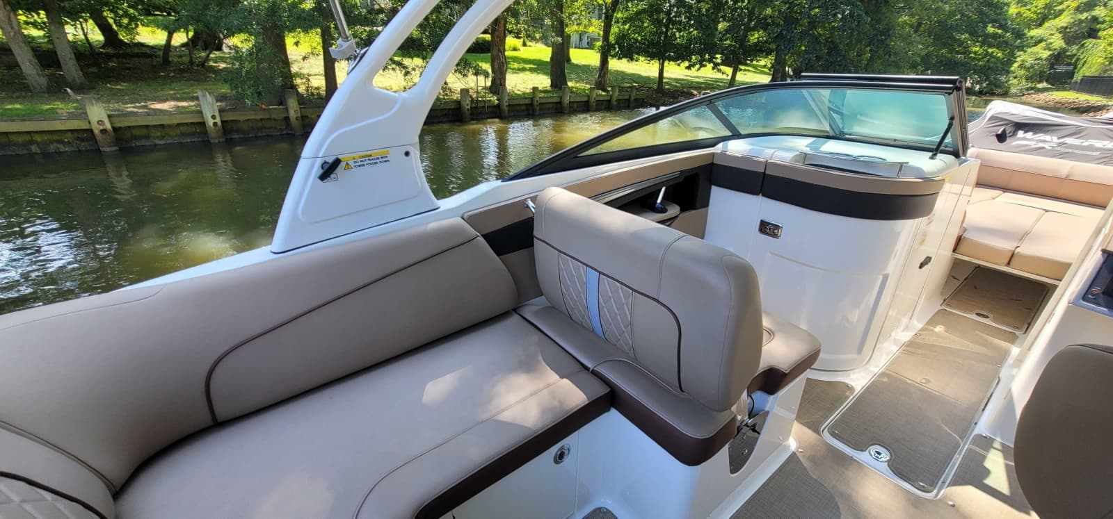 2017 Sea Ray SDX 240 Outboard - Photo 11