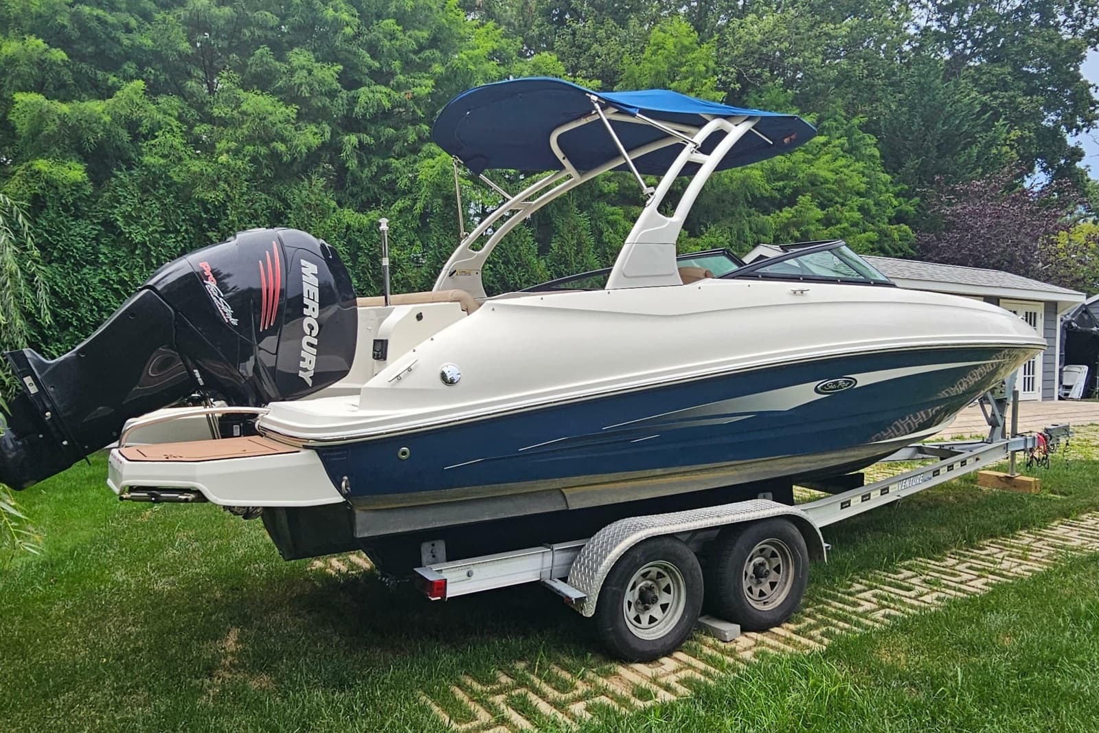 2017 Sea Ray SDX 240 Outboard - Photo 20