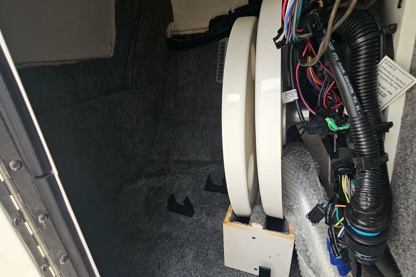 2017 Sea Ray SDX 240 Outboard - Photo 34