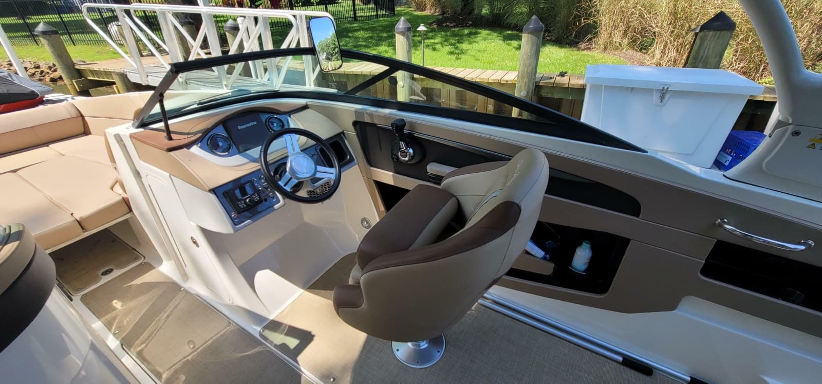 2017 Sea Ray SDX 240 Outboard - Photo 12