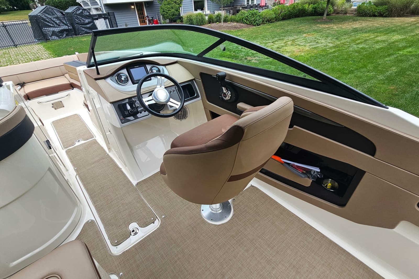 2017 Sea Ray SDX 240 Outboard - Photo 27