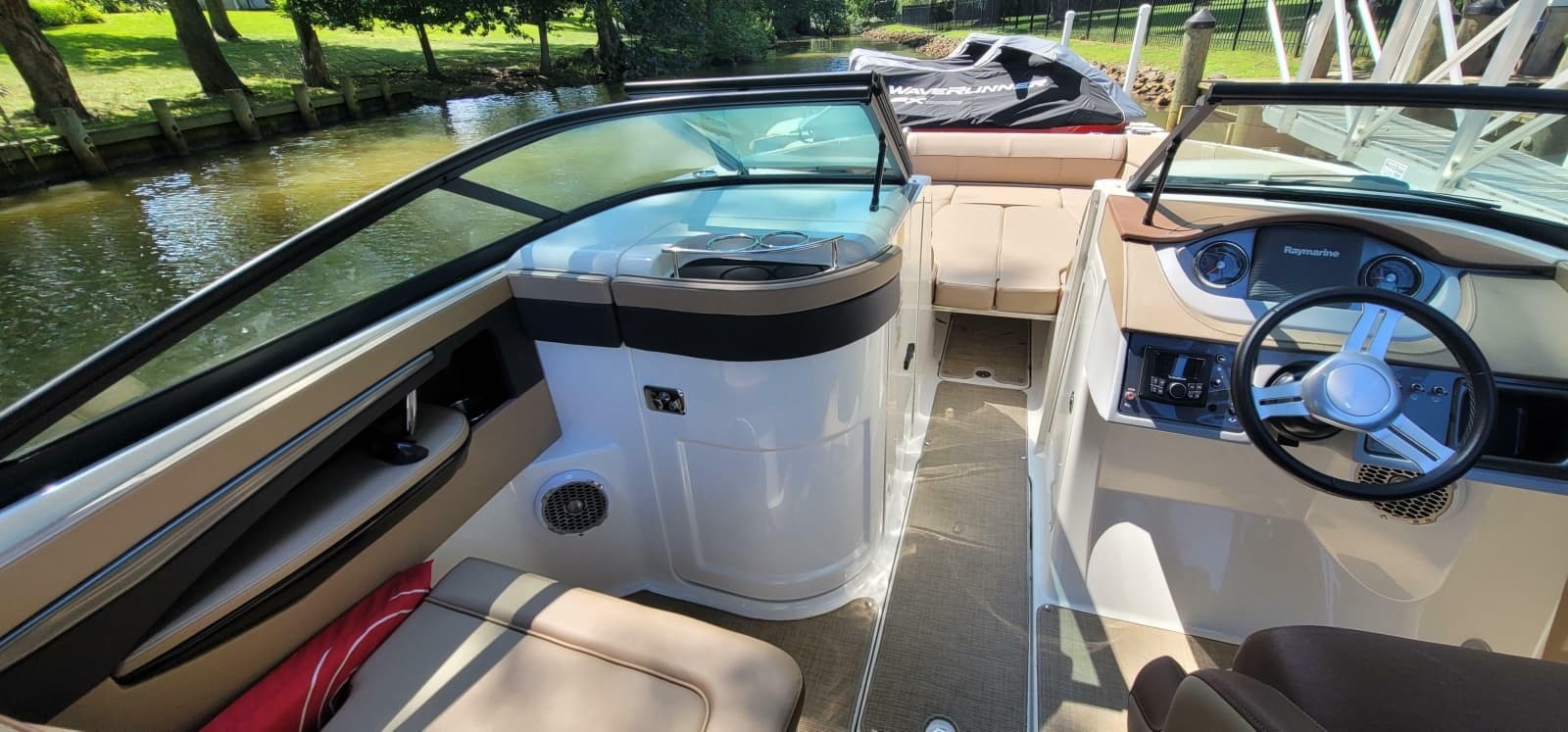2017 Sea Ray SDX 240 Outboard - Photo 9
