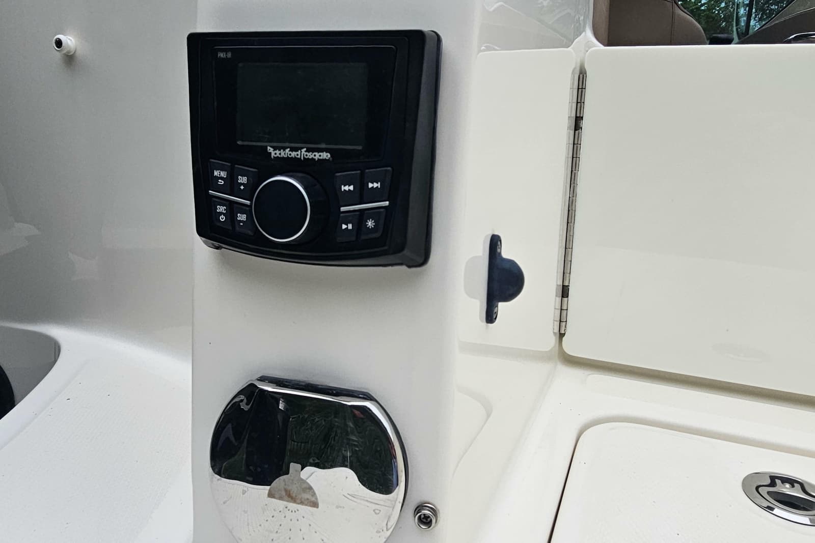 2017 Sea Ray SDX 240 Outboard - Photo 25