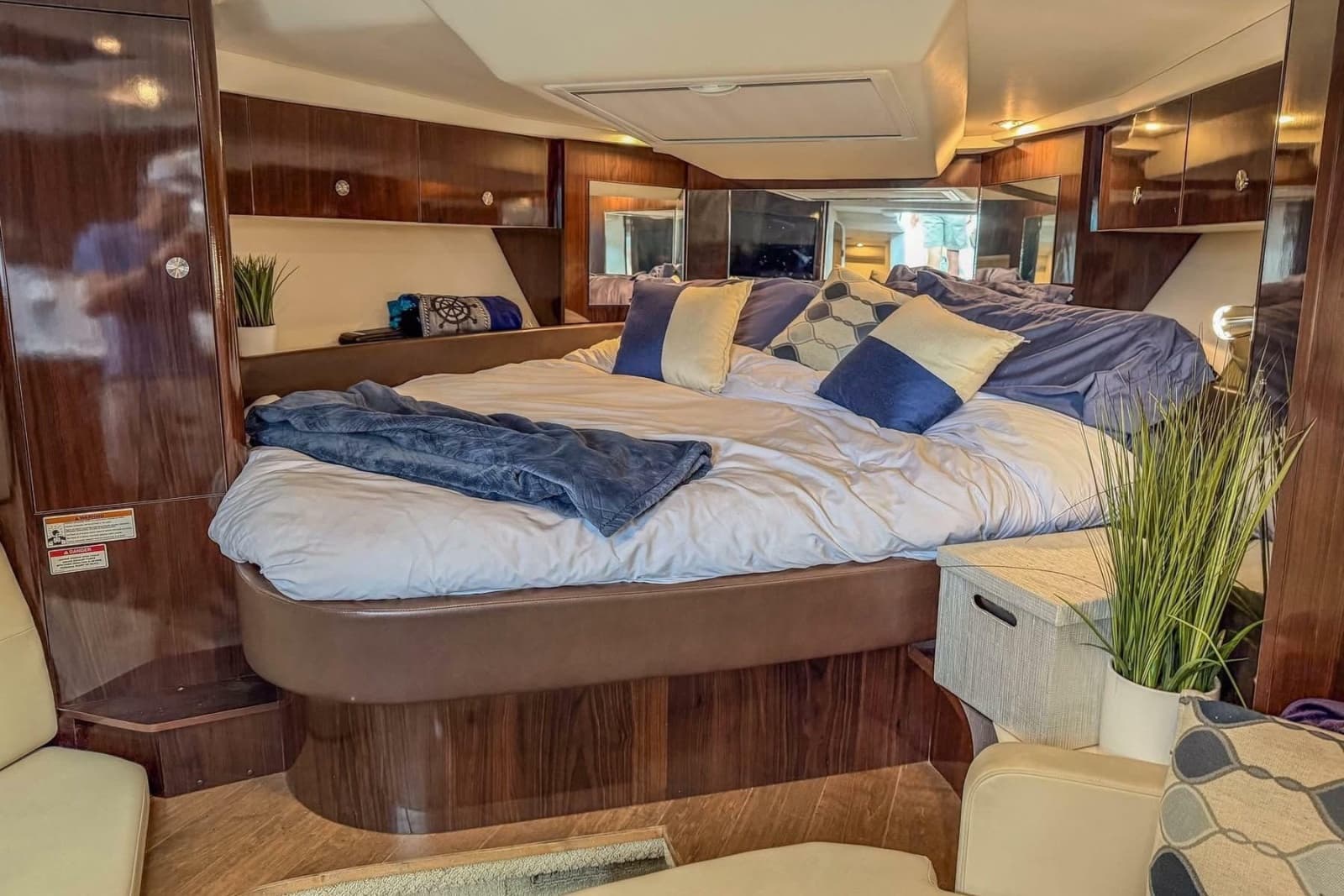2017 Sea Ray Sundancer 350 Coupe - Photo 32