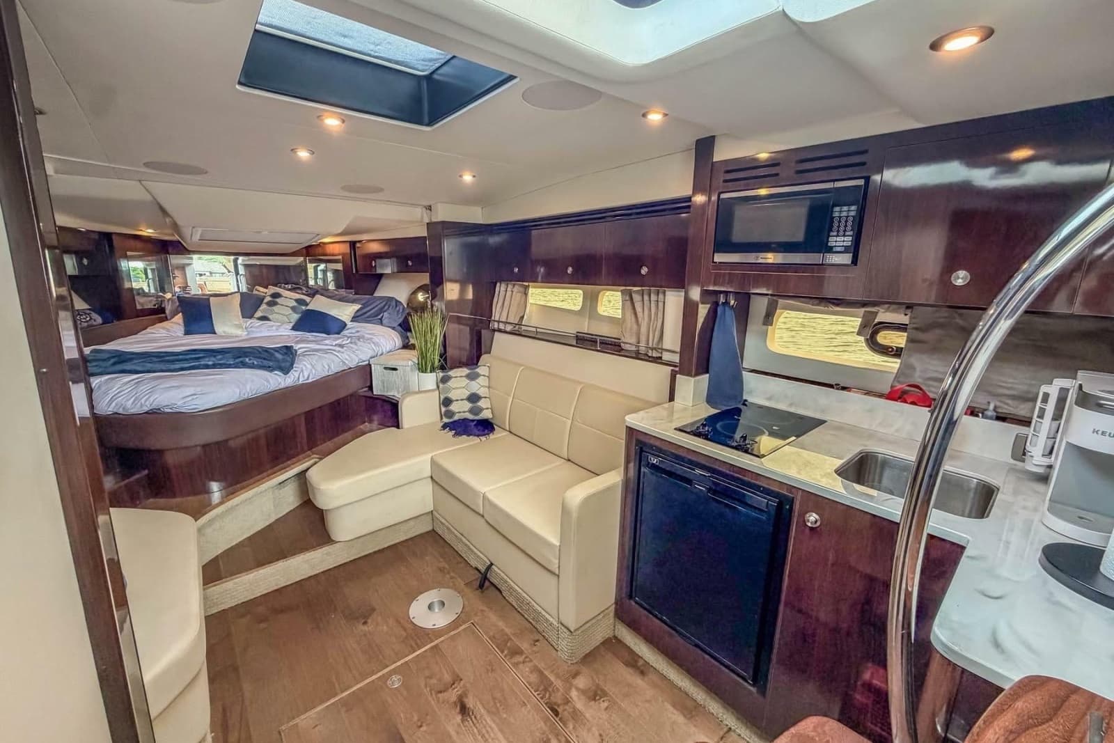 2017 Sea Ray Sundancer 350 Coupe - Photo 29
