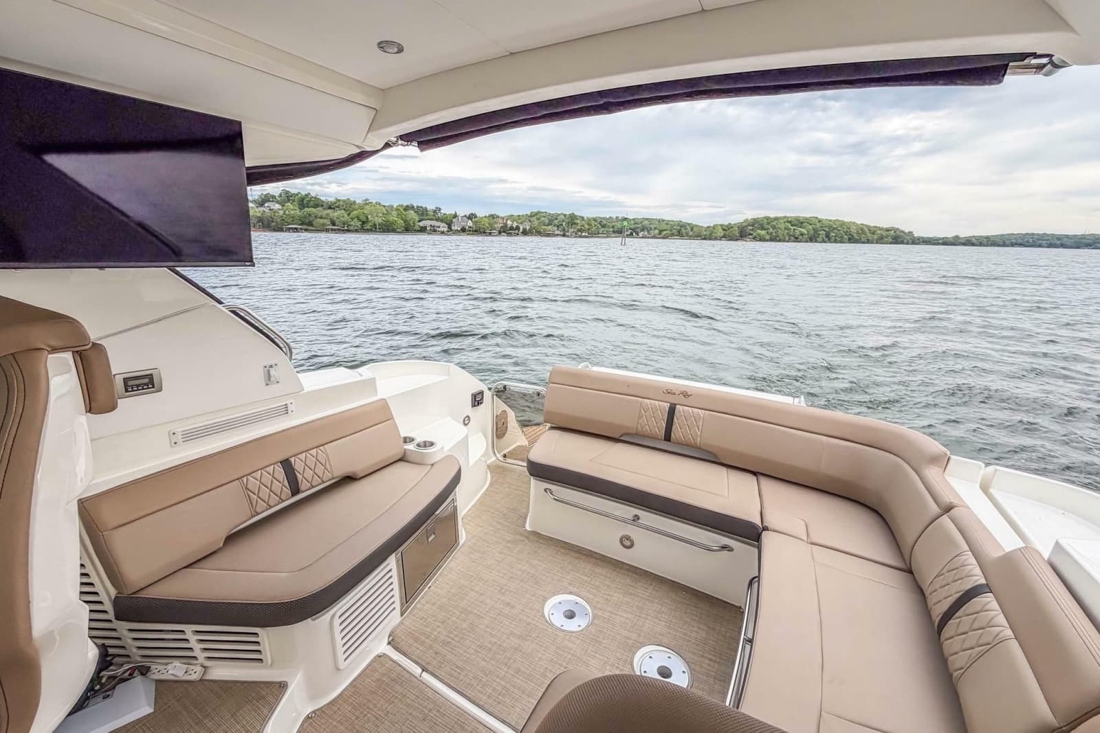 2017 Sea Ray Sundancer 350 Coupe - Photo 22