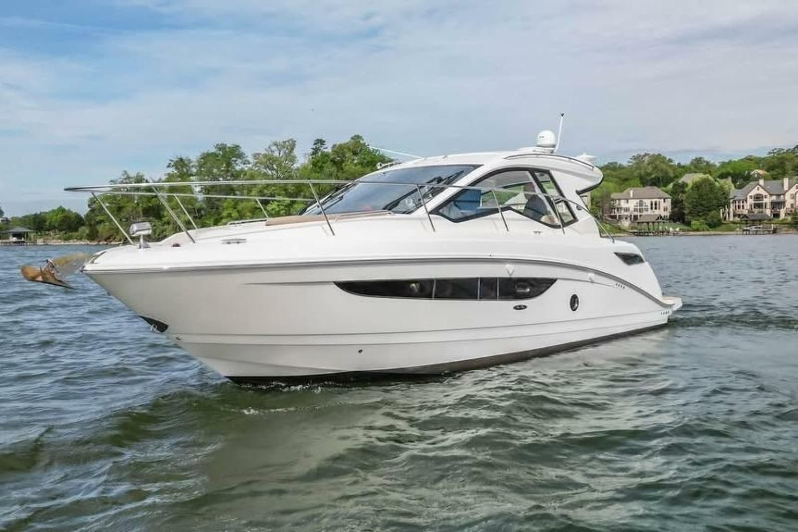 2017 Sea Ray Sundancer 350 Coupe - Photo 5
