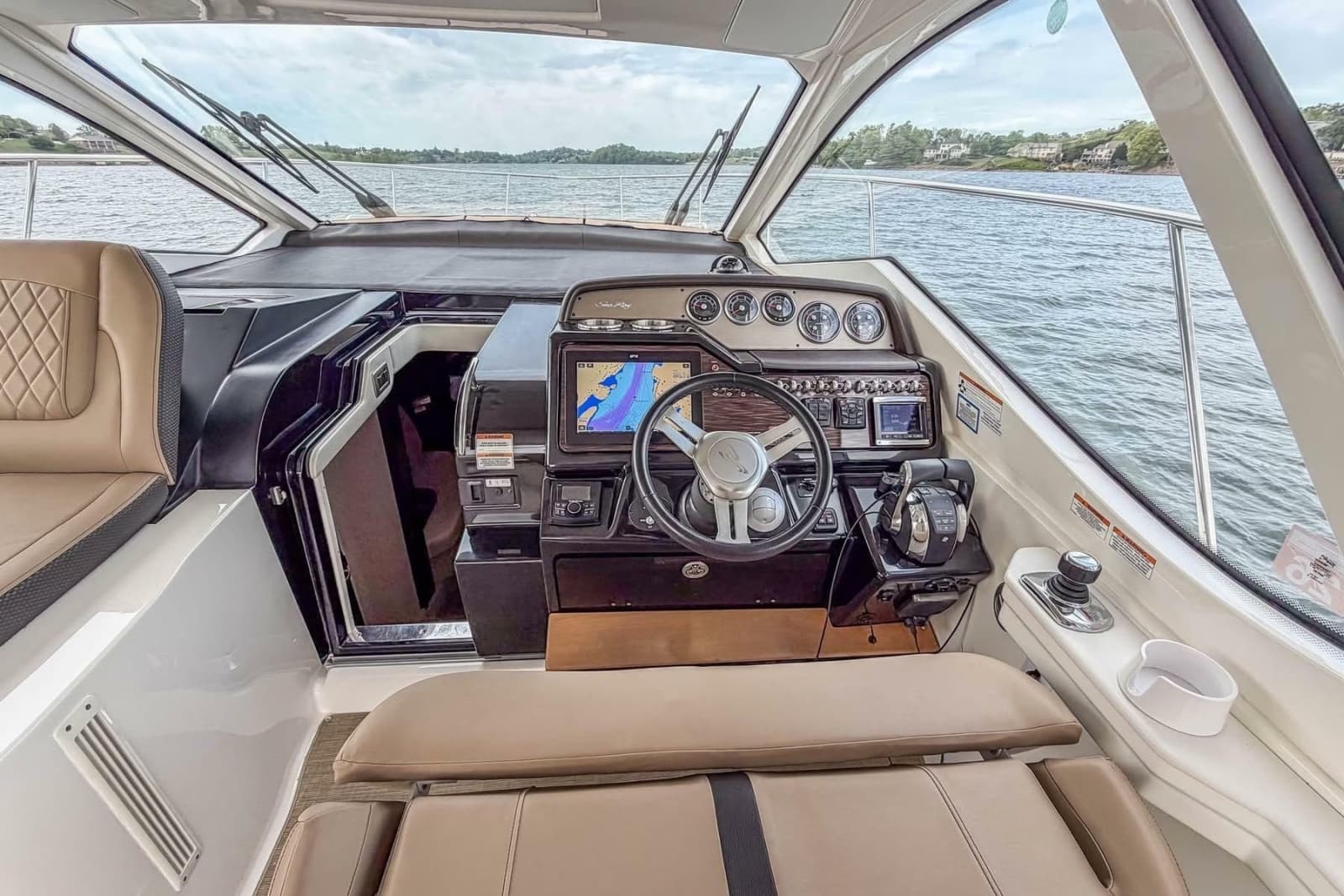 2017 Sea Ray Sundancer 350 Coupe - Photo 26