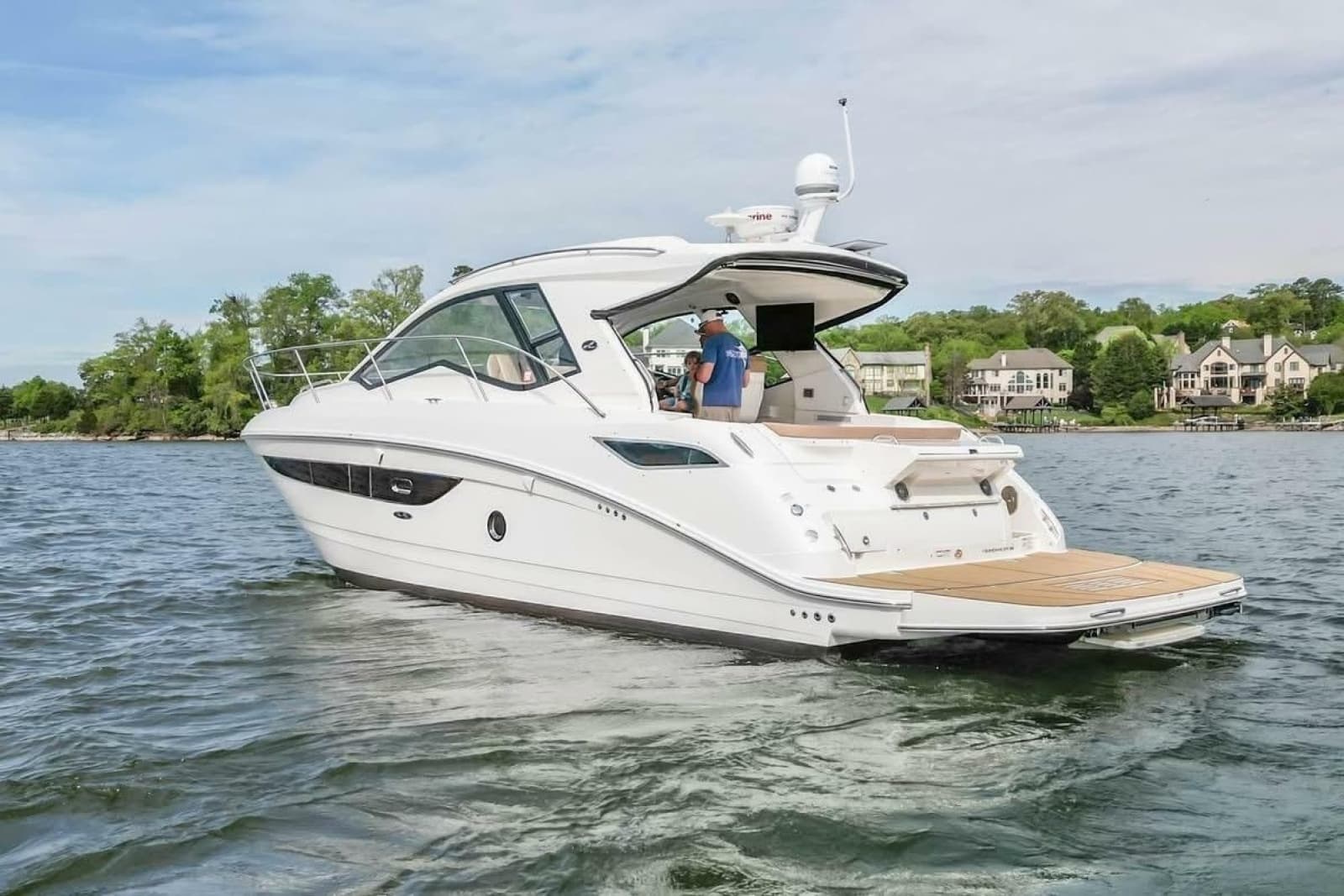 2017 Sea Ray Sundancer 350 Coupe - Photo 9