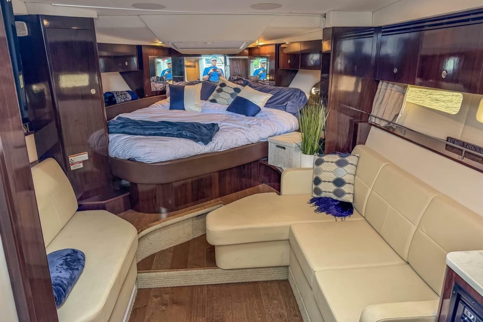 2017 Sea Ray Sundancer 350 Coupe - Photo 28