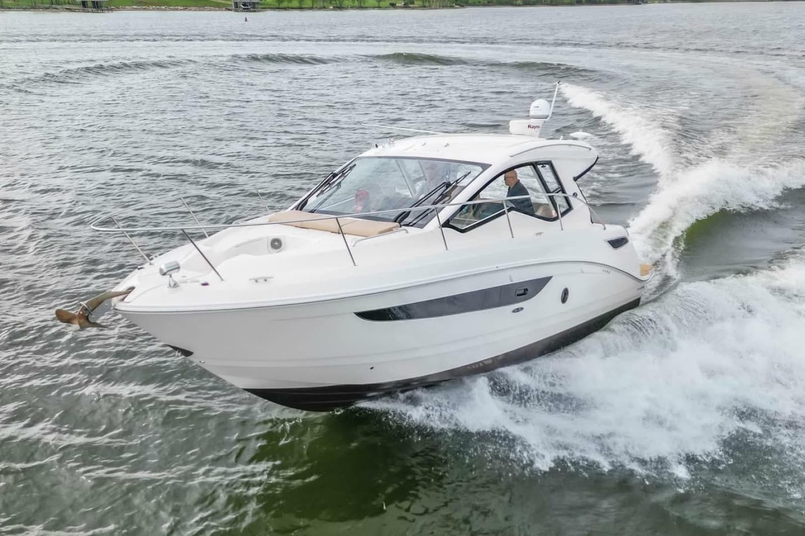 2017 Sea Ray Sundancer 350 Coupe - Photo 6