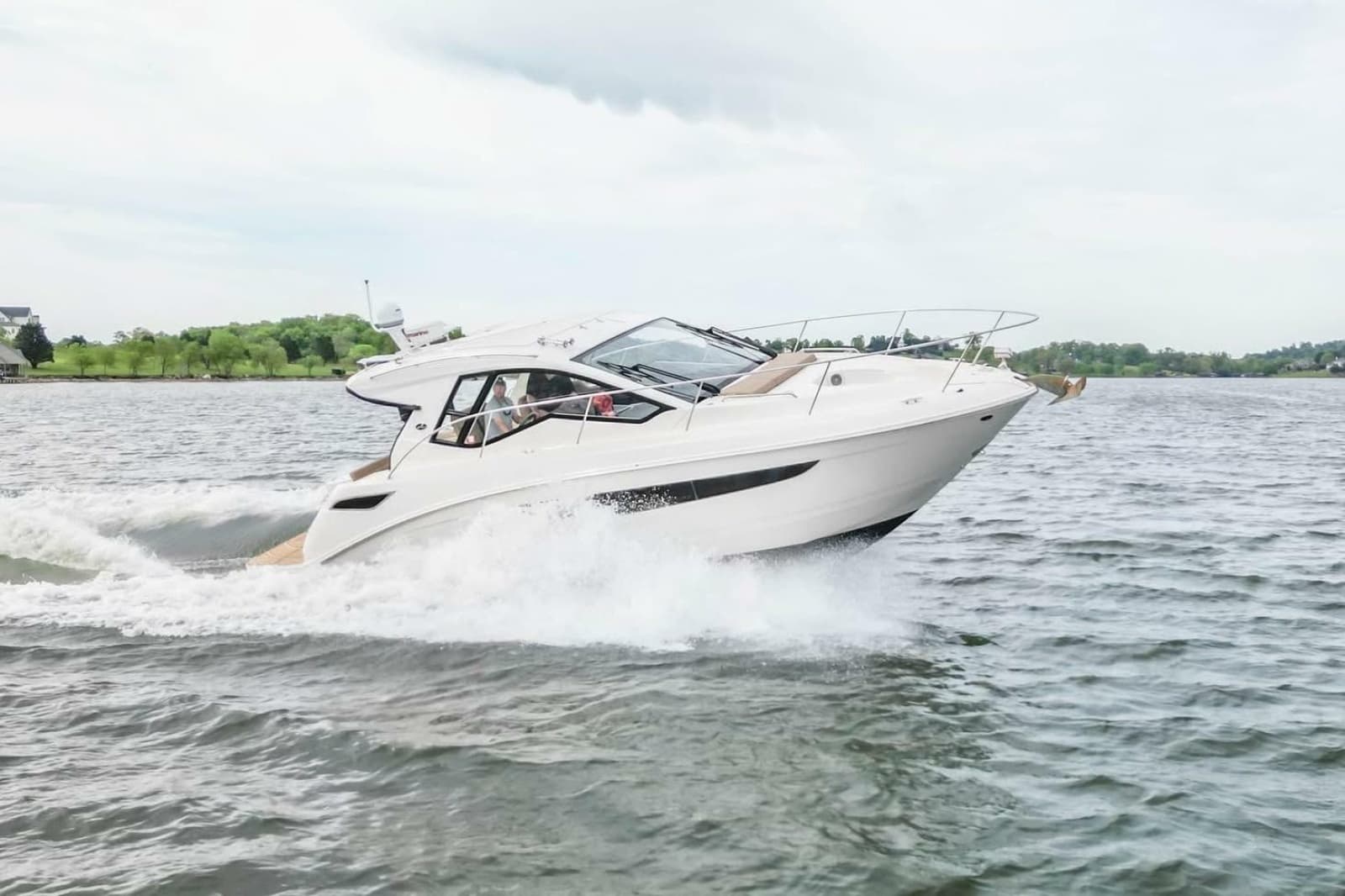 2017 Sea Ray Sundancer 350 Coupe - Photo 7