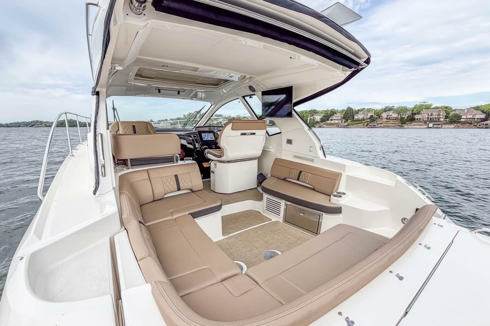 2017 Sea Ray Sundancer 350 Coupe - Photo 19