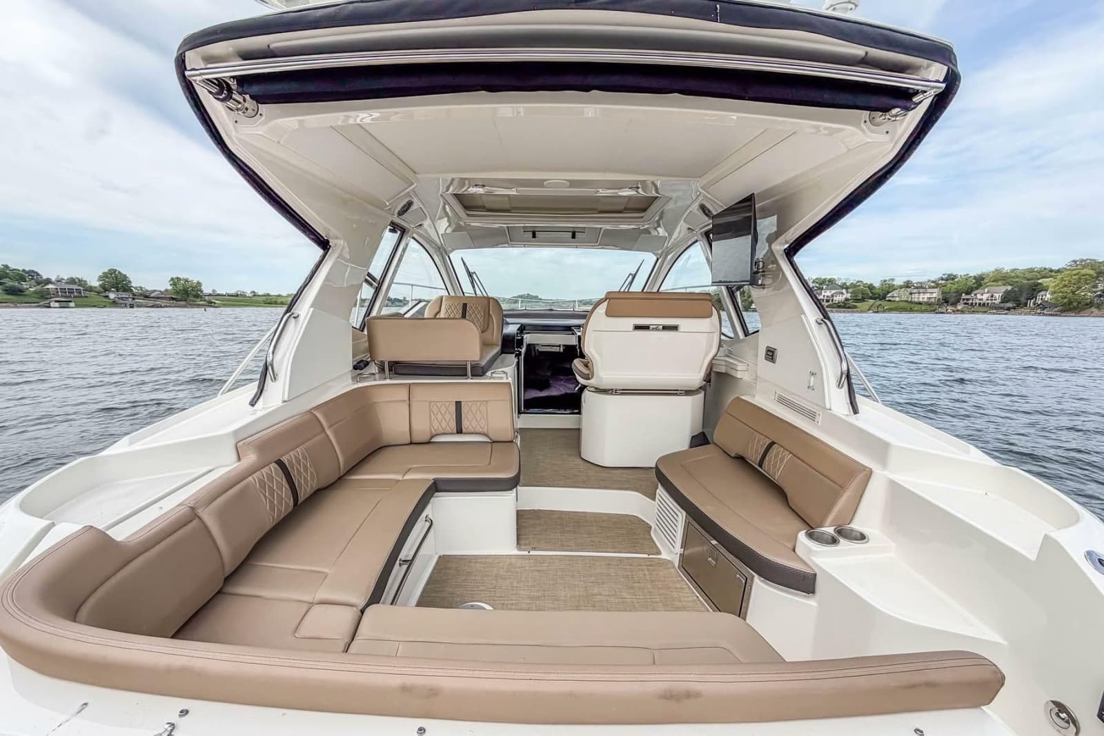 2017 Sea Ray Sundancer 350 Coupe - Photo 20