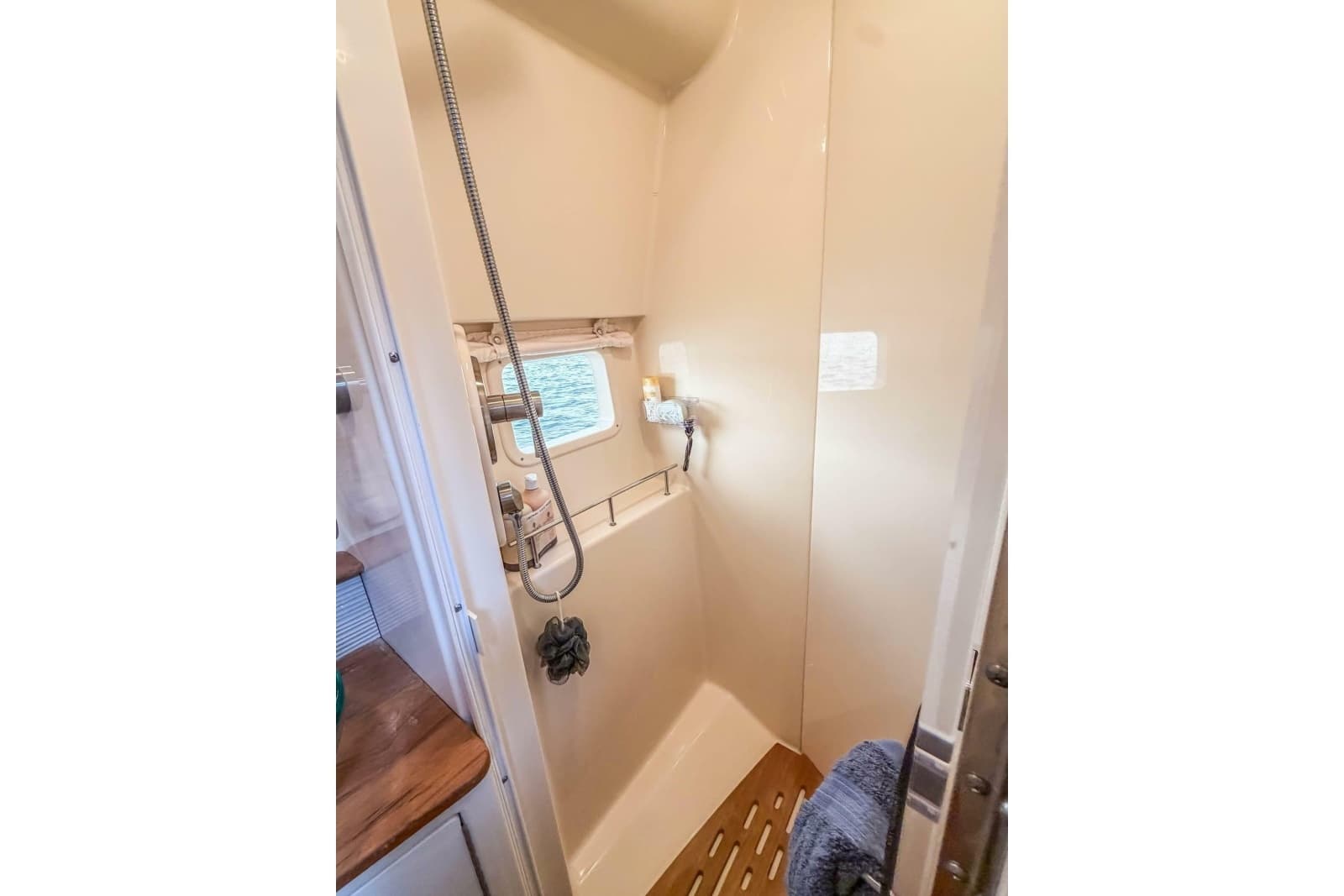 2017 Sea Ray Sundancer 350 Coupe - Photo 34