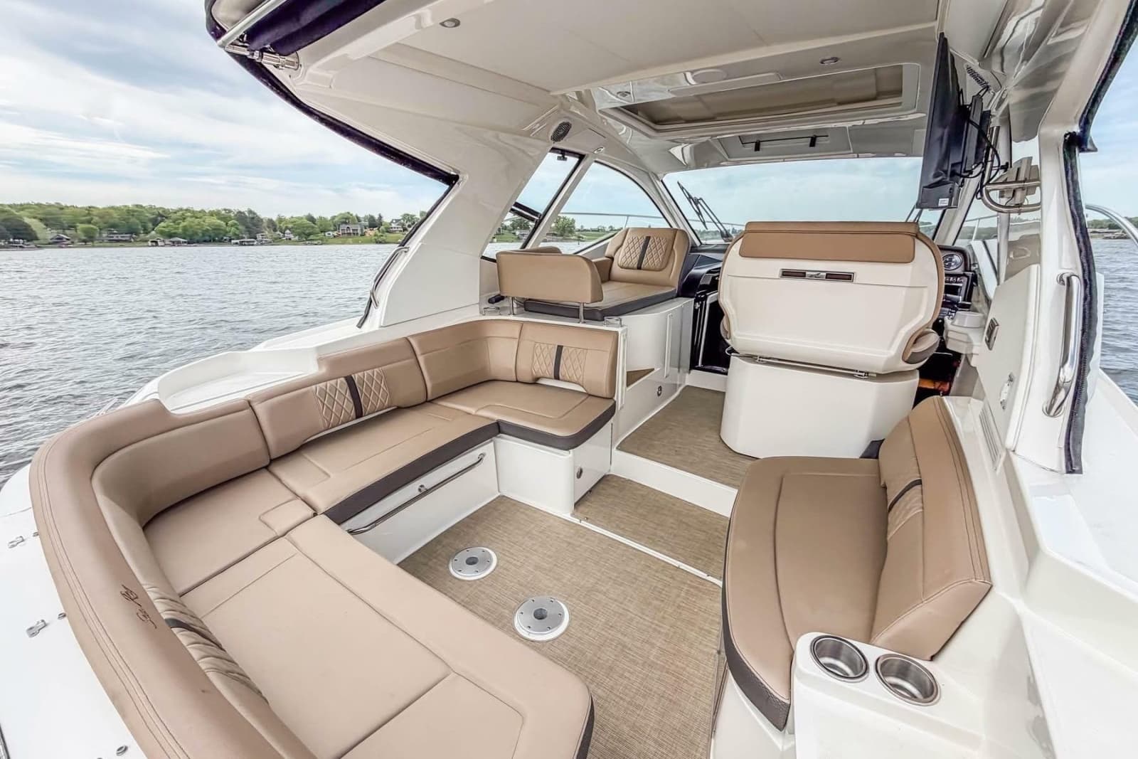 2017 Sea Ray Sundancer 350 Coupe - Photo 21