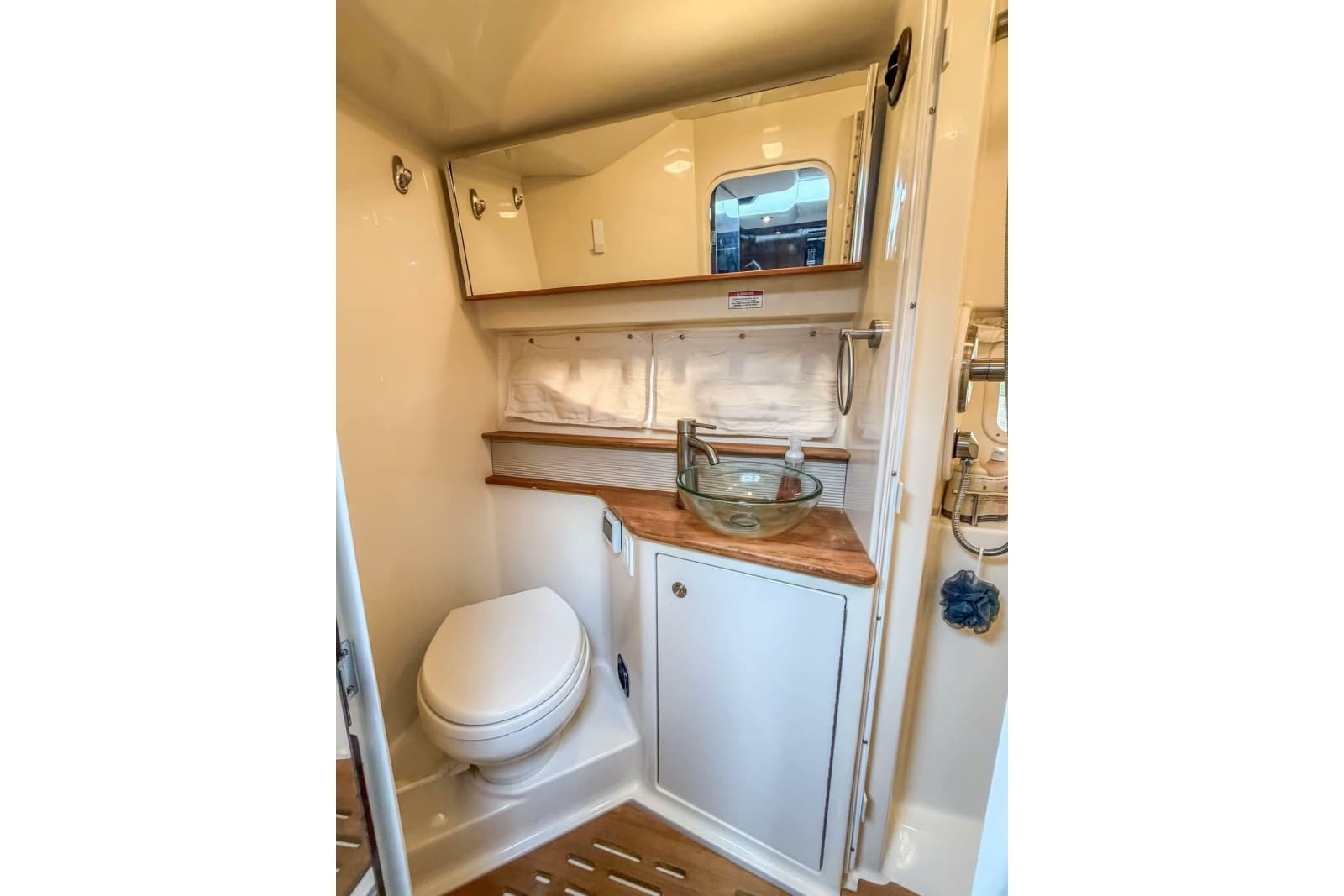2017 Sea Ray Sundancer 350 Coupe - Photo 35