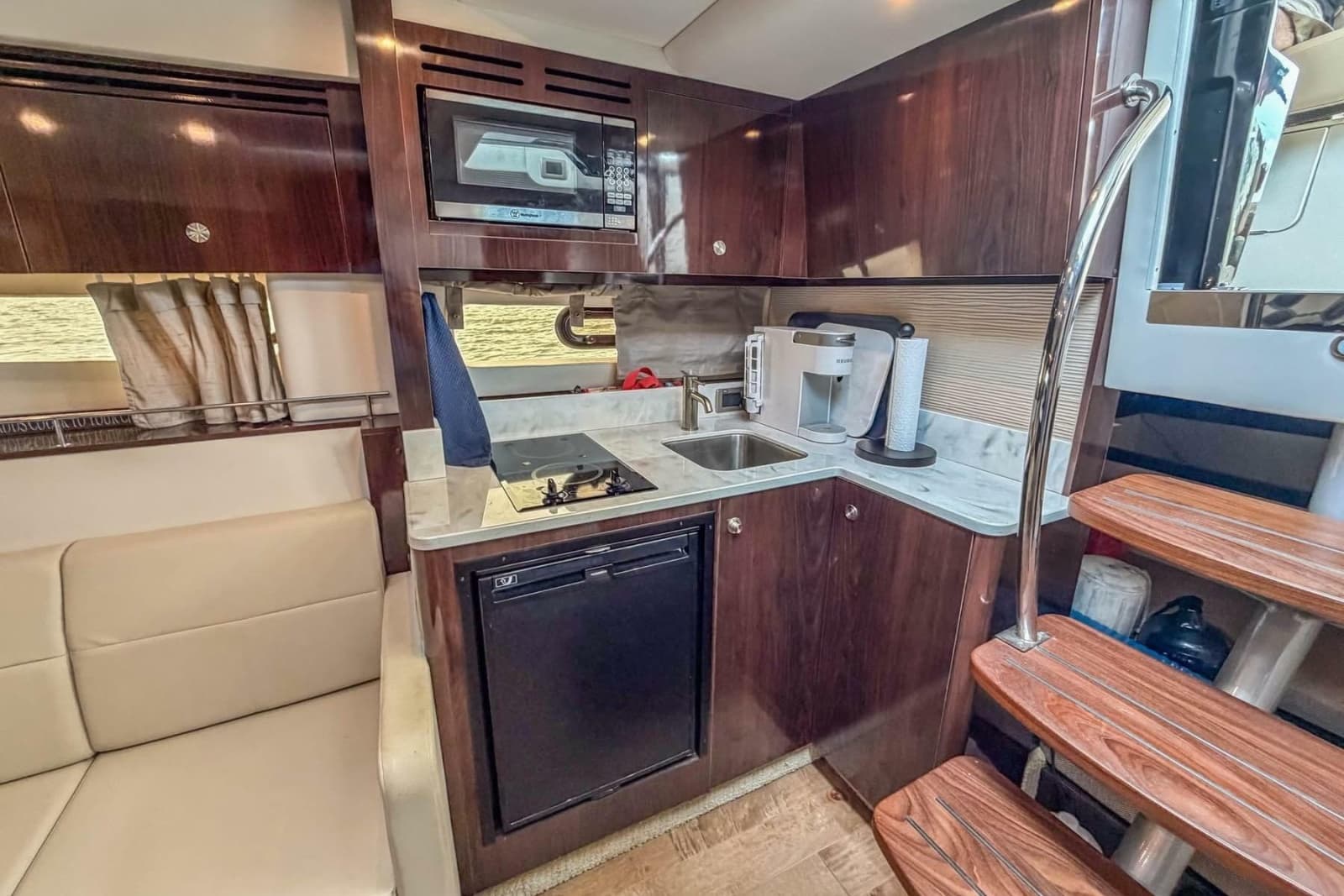 2017 Sea Ray Sundancer 350 Coupe - Photo 30