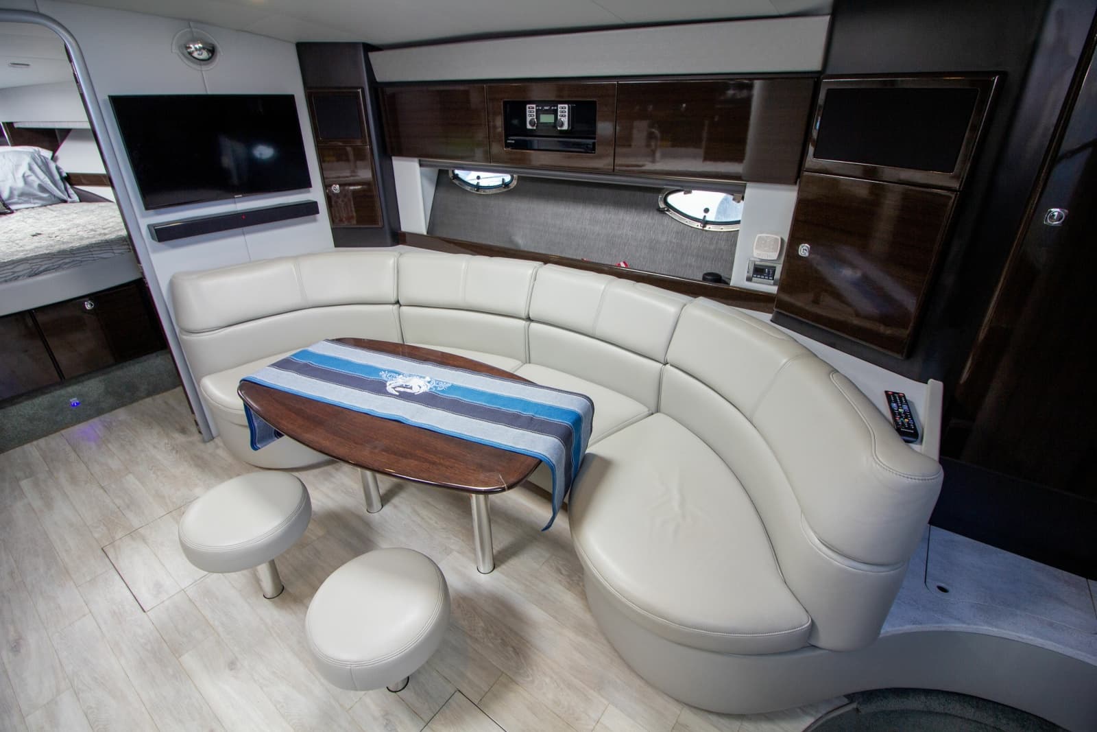 2016 Formula 40 Performance Cruiser - Photo 32